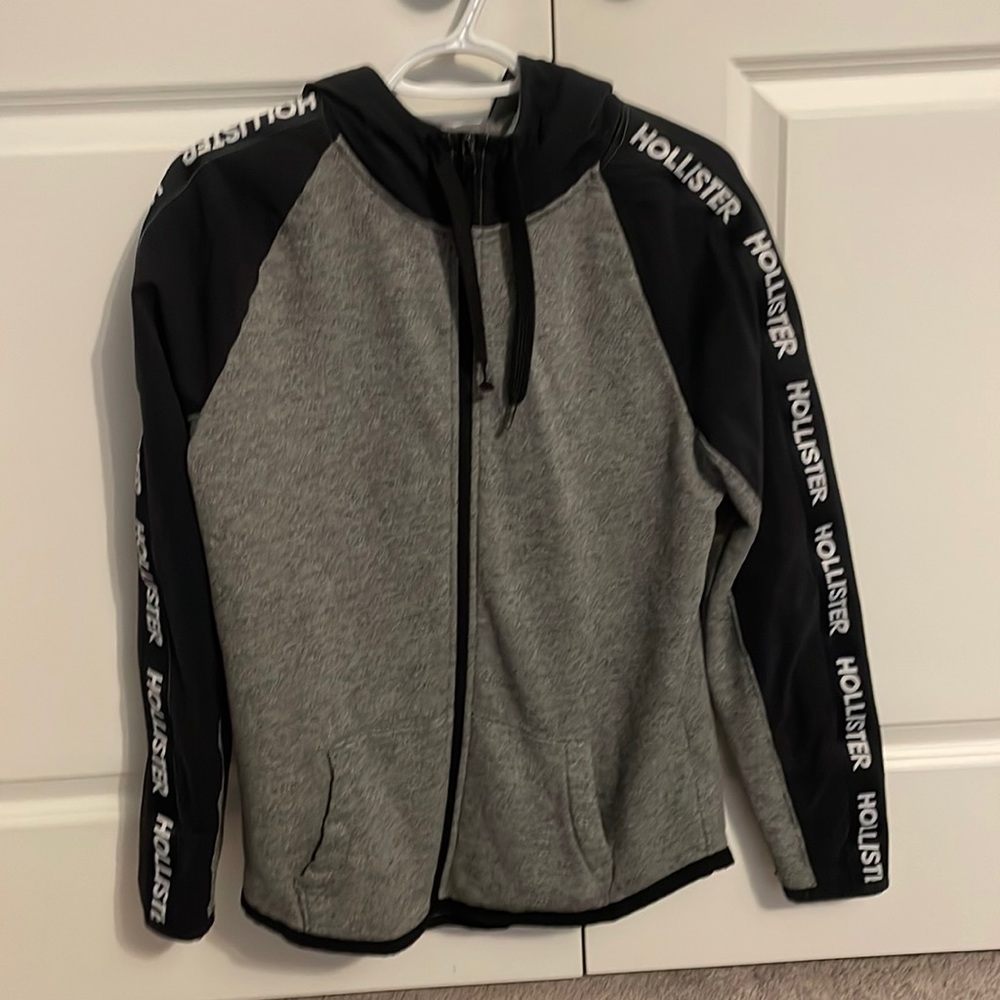 I am selling a Hollister zip up